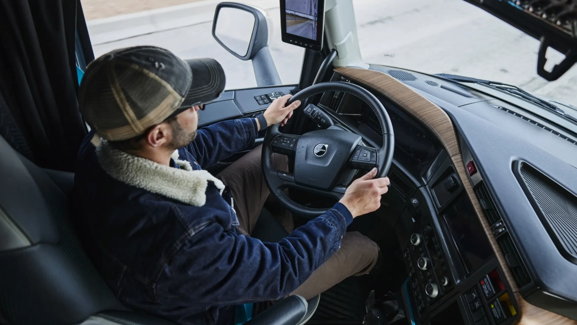 2025 Volvo VNL interior cabin